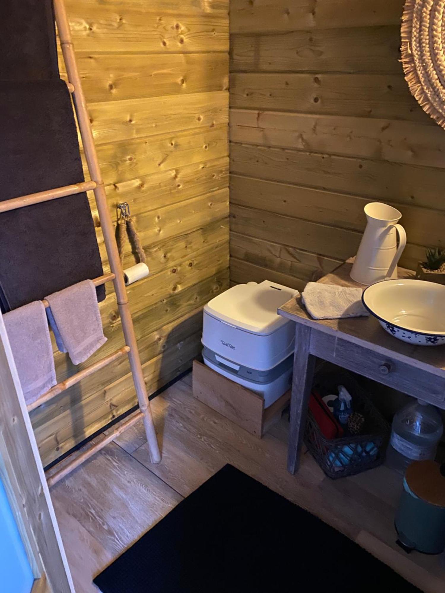 Campsite Au Style Scandinave Et Son Bain Nordique